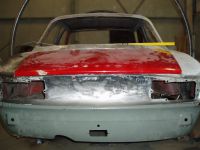 Oh boy.... something is off completely! De bootlid is straight, It turned out that the car suffered an impact on the riht hand rear side. Fixing this will be a challenge.... Alfa Romeo giulia 2000 1750 gtv gt veloce Berlina 1968 restoration restauratie rebuild