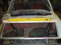 After leveling the body, this shows that the rear is not level at all! Alfa Romeo giulia 2000 1750 gtv gt veloce Berlina 1968 restoration restauratie rebuild