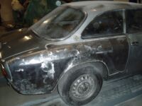 I didn't like all the patches and older damage obove the wheel arch, so I decide to replace the whole side panel with a New Old Stock one! Alfa Romeo giulia 2000 1750 gtv gt veloce Berlina 1968 restoration restauratie rebuild