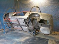 Easy access to the bottom with the use of the hoops Alfa Romeo giulia 2000 1750 gtv gt veloce Berlina 1968 restoration restauratie rebuild