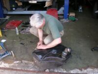 My father helpt me with cleaning it. Alfa Romeo giulia 2000 1750 gtv gt veloce Berlina 1968 restoration restauratie rebuild