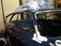 I used tape to protect the body from scratching. Mounting the side trim Alfa Romeo giulia 2000 1750 gtv gt veloce Berlina 1968 restoration restauratie rebuild