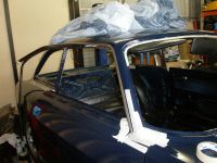 I used tape to protect the body from scratching. Mounting the side trim Alfa Romeo giulia 2000 1750 gtv gt veloce Berlina 1968 restoration restauratie rebuild