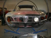 Test fitting the mopunts with clamps Alfa Romeo giulia 2000 1750 gtv gt veloce Berlina 1968 restoration restauratie rebuild